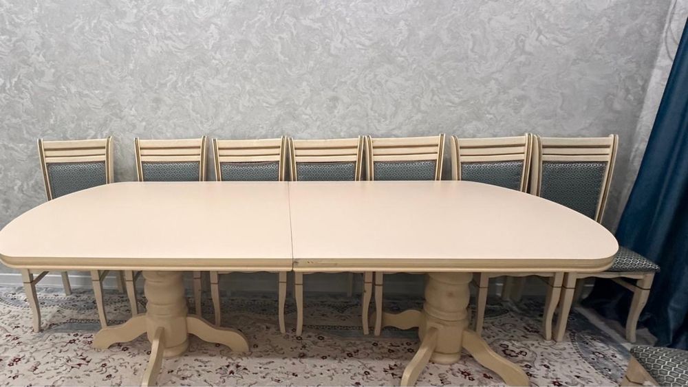 Продам стол в гостиную.