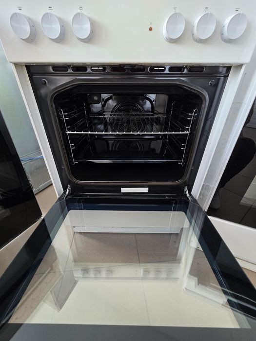 Свободностояща печка с керамични котлони Gorenje