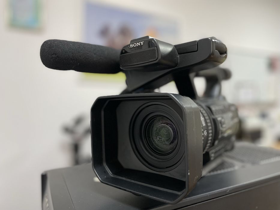 Видеокамера Sony HXR-NX100