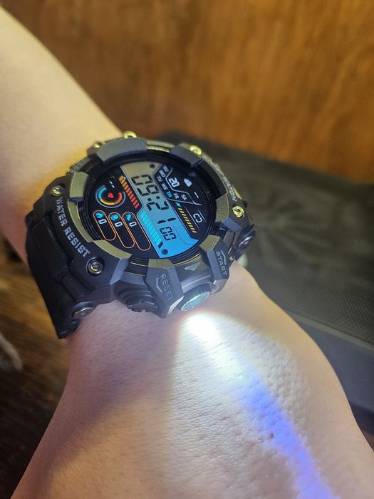 Смарт часовник Military с фенерче – спортен, промо 34.99€ за 24 часа