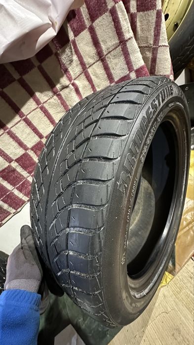 Продам шины BRIDGESTONE R17/ 215/50