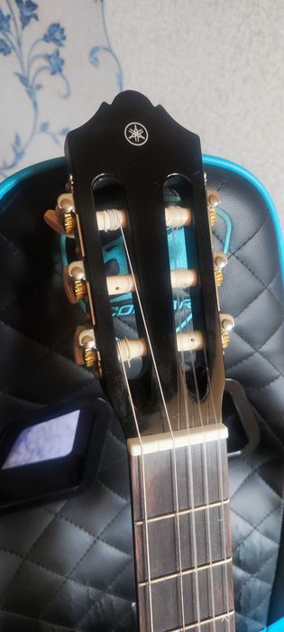 Продается ГИТАРА Yamaha C40