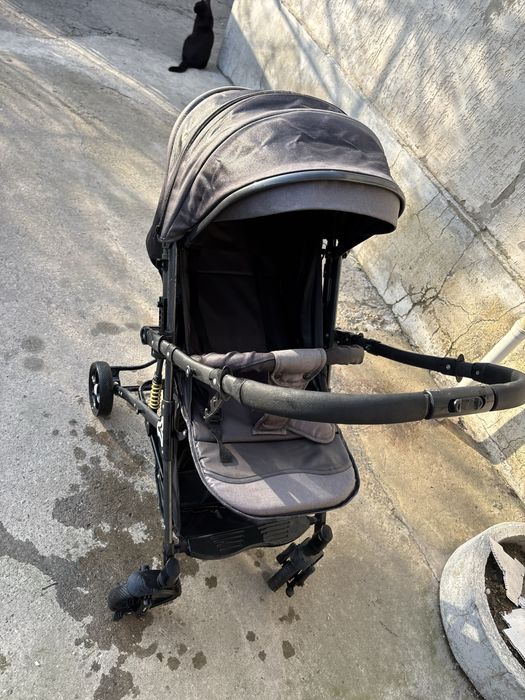 Детская прогулочная коляска