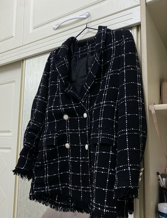 Qora Tvid Pidjak, Чёрный твидовый пиджак