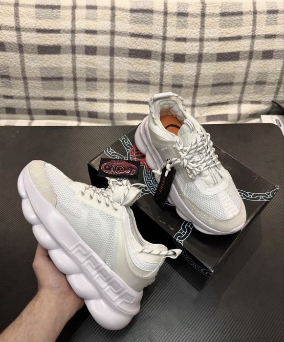 Versace chain reaction