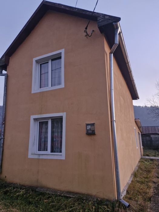 Vând casă   cabana  zona de munte