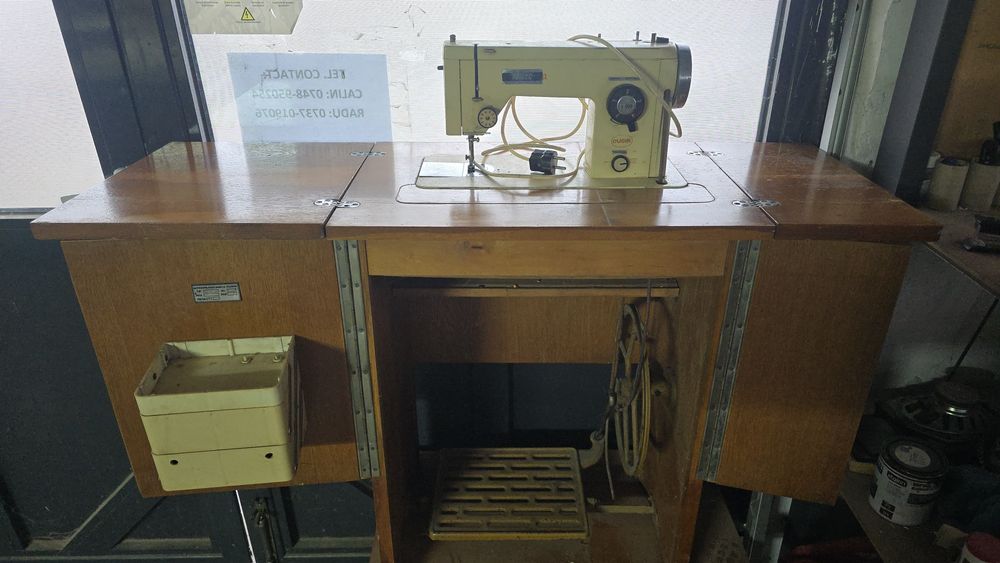 Mașina de cusut Cugir 1977