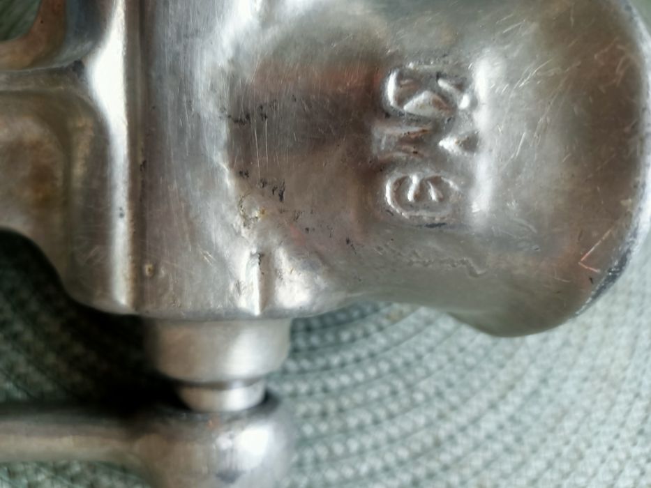 Продам ручную советскую мясорубку