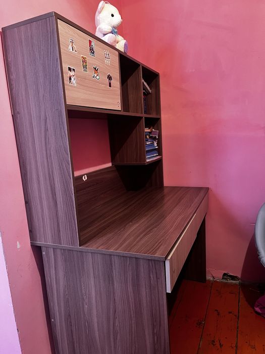 Стол для работы и учёбы, компактный