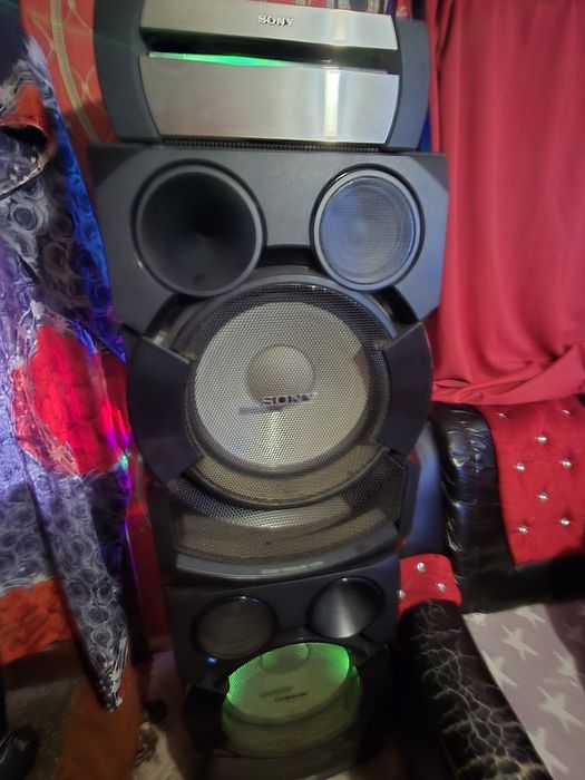 Продава се sony shake x70 D