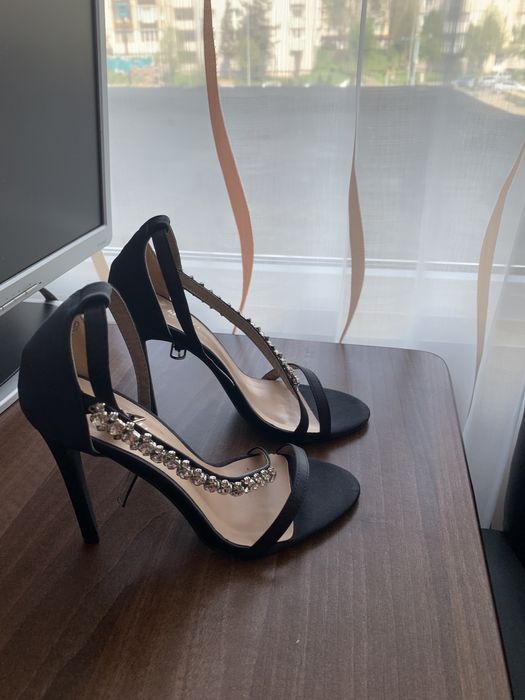 Sandale cu toc superbe cu strasuri Chi Chi London noi markmea 37