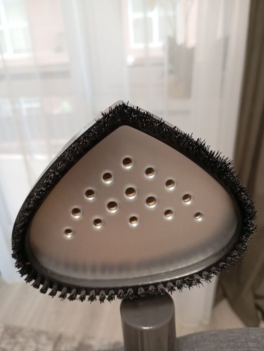 Aparat de călcat vertical cu abur cu suport seria 3000