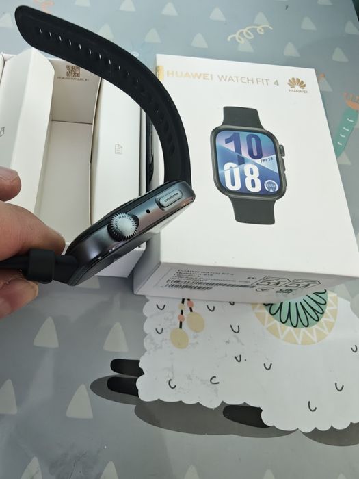 Чисто нов Huawei Watch Fit 4