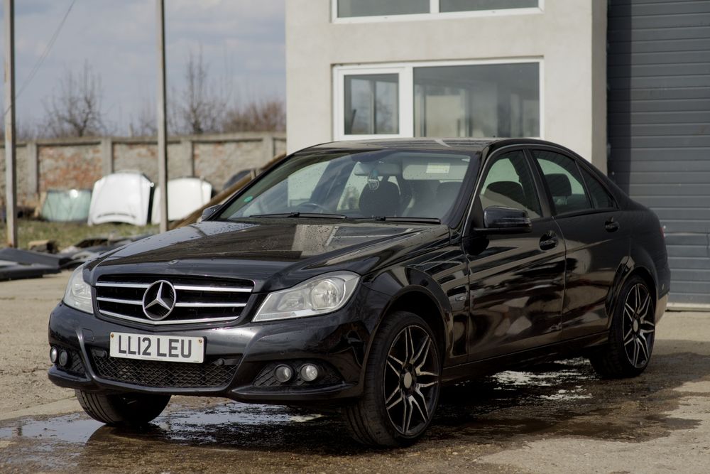 Dezmembrez Mercedes C W204 facelift bara far stop aripa capota usa