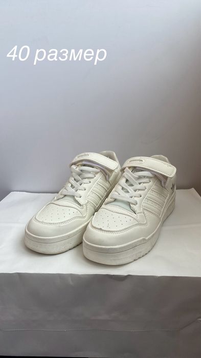 Кроссовки Adidas белые