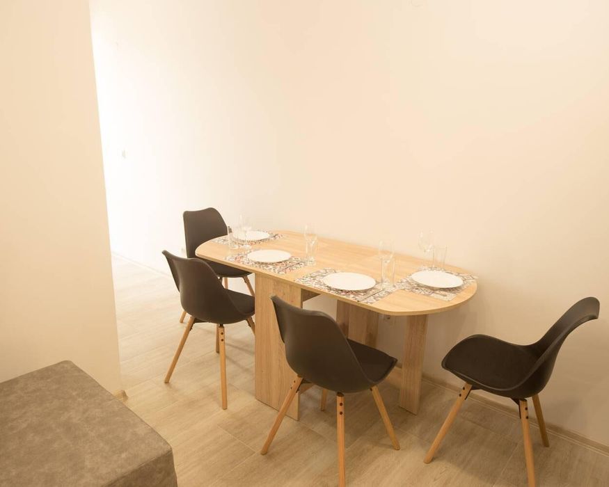 Дава се под наем Двустаен апартамент в Бургас, Център - 45 кв.м за 612 € - Снимка #1