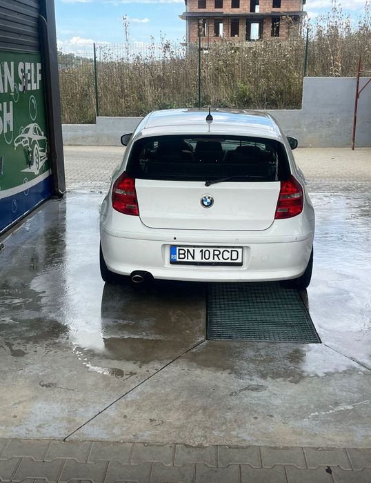 BMW SERIA 1 2011