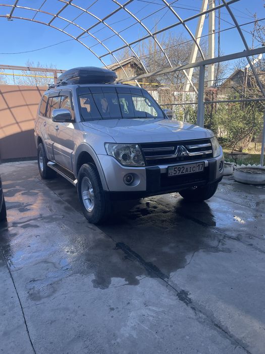 Mitsubishi pajero 4
