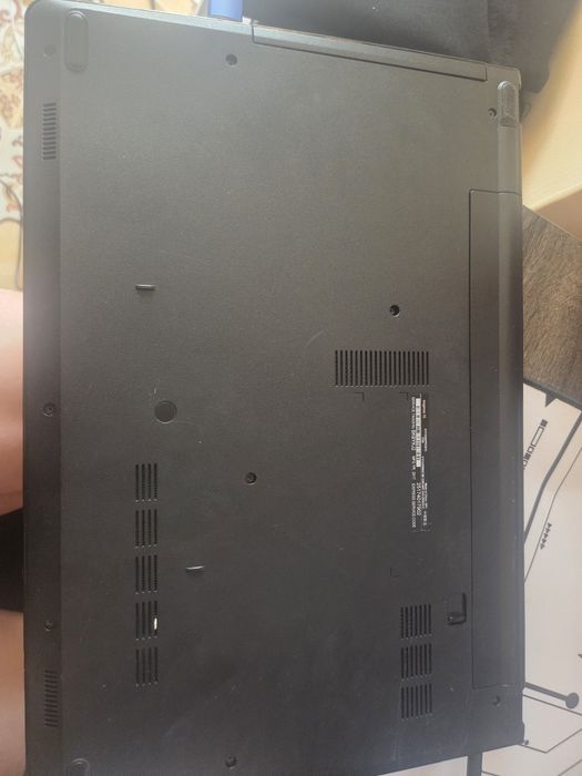 Vând Laptop Dell Inspiron 15 – 8GB RAM – SSD Kingston 480GB – Windows 10