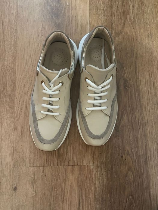 Нови спортни обувки