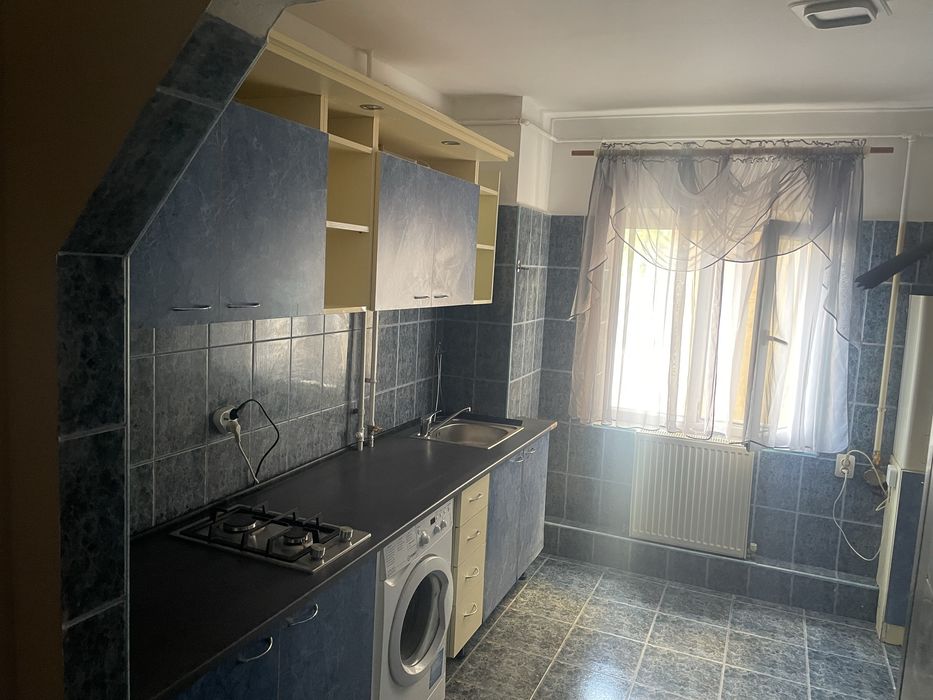 Apartament 2 camer de inchiriat etaj 2 deasupra la CEC