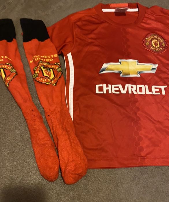 Детска футболна блуза manchester united с чорапи
