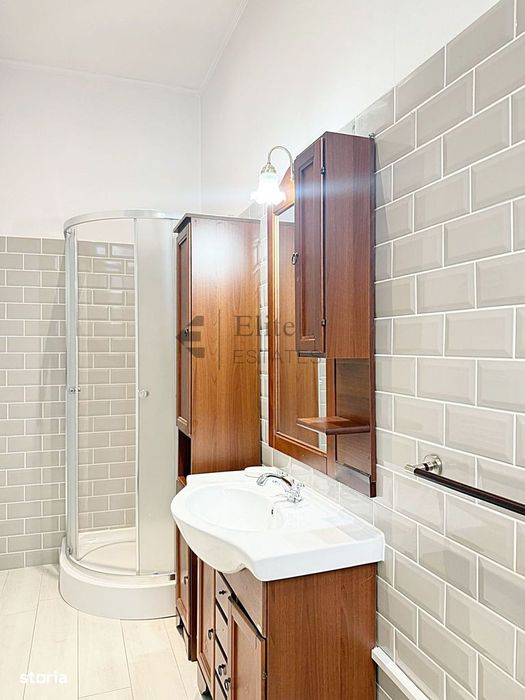Apartament cu 3 camere de inchiriat ultracentral in Oradea