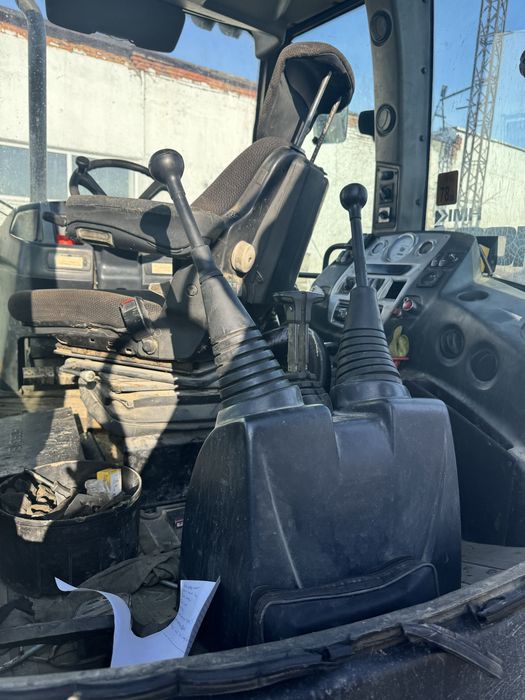 Экскаватор-пргрузчик продам