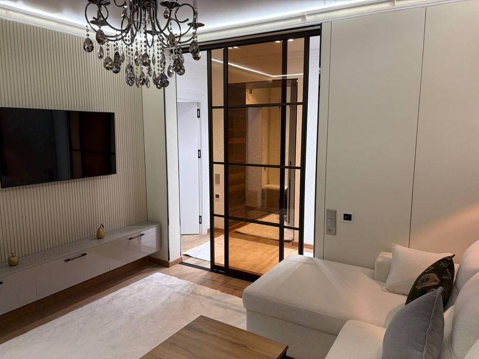 Чиланзар 1 квартал Высокопотолочка 103 Школа