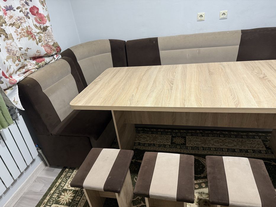 Срочно продам кухонный уголок