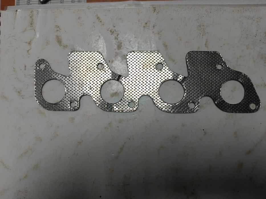 Продам стекло на Москвич