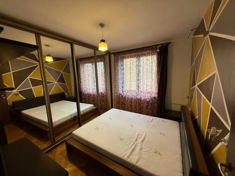 Apartament 3 camere de INCHIRIAT / VANZARE – Piața Romană, vedere în parc