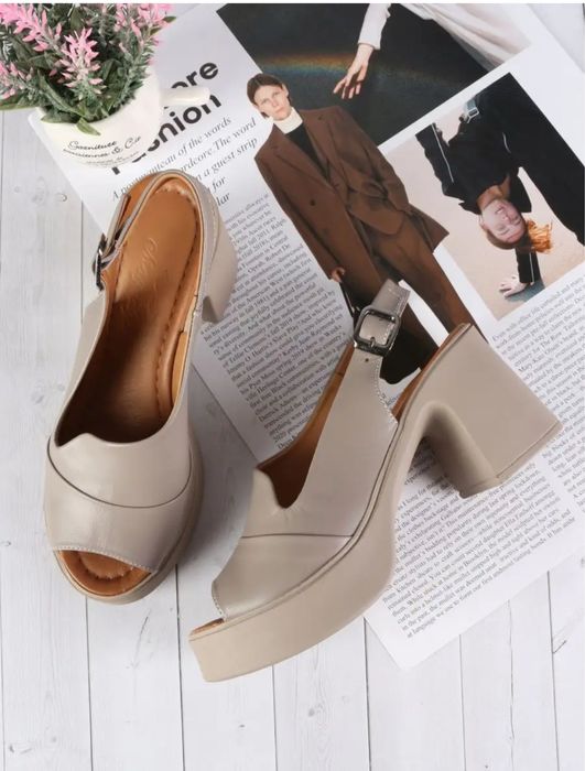 Женские босоножки