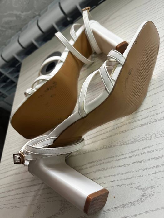 Туфли босоножки белые