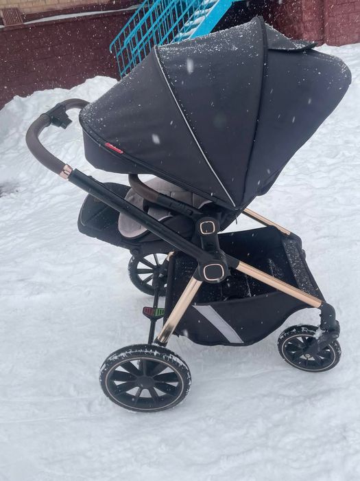 Коляска детская крепкая