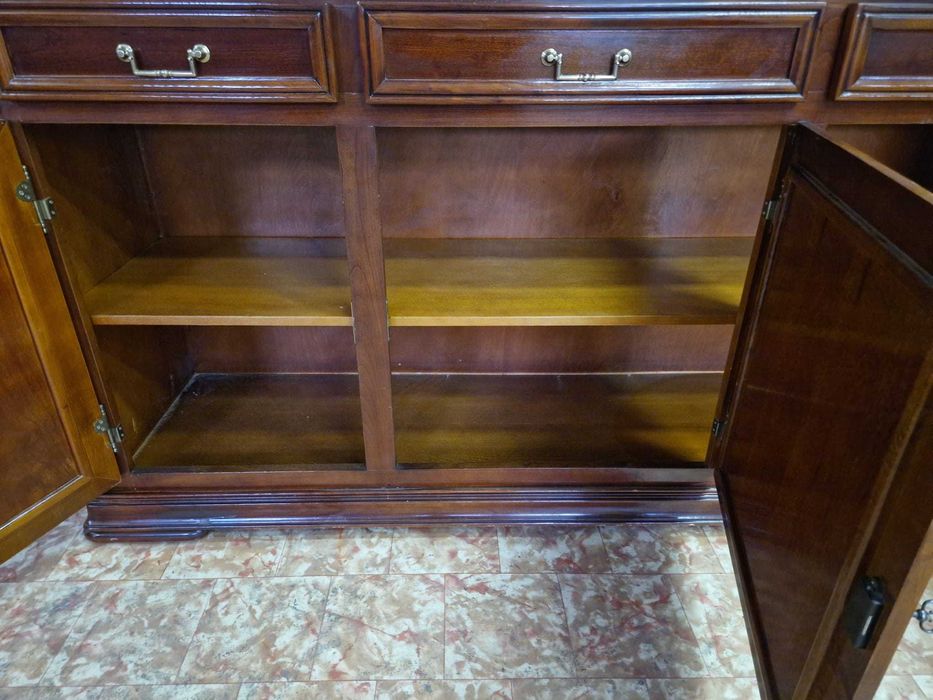 Черешов контрабюфет дресоар три крила