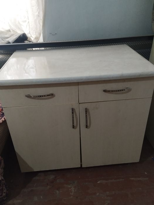 Продам кухонный стол