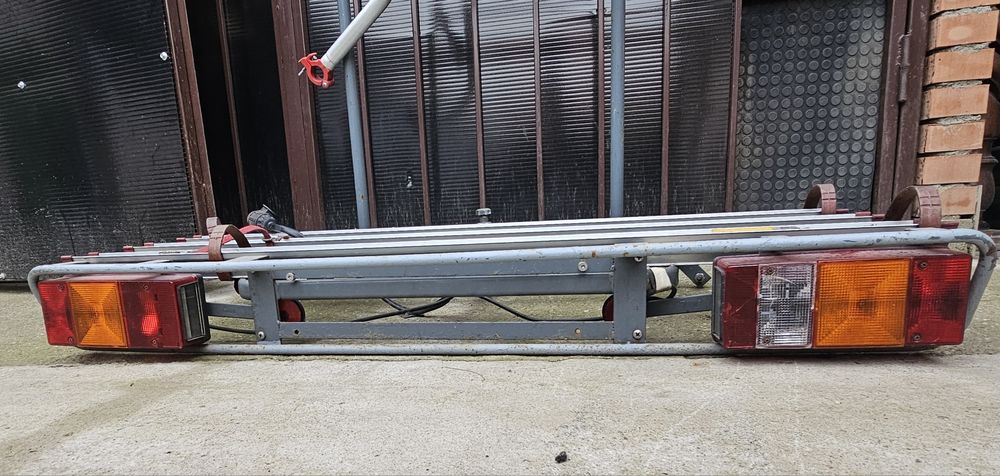 Suport auto pentru 3 biciclete