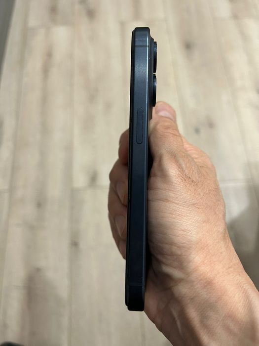 продаю Iphone 15 pro 128 Gb,