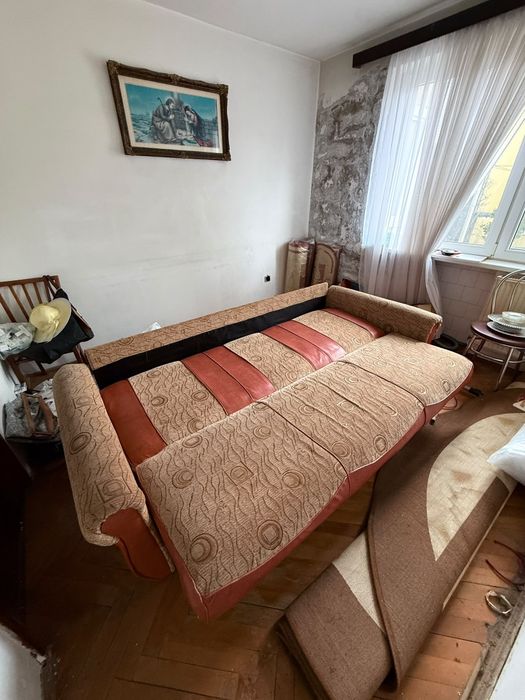 Vînd canapea extensibila cu lada de depozitare de 2PERSOANE în stare bună