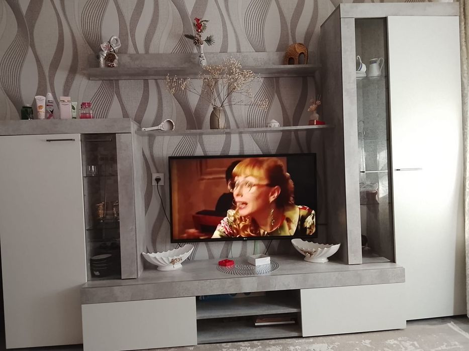 Стенка в отличном состоянии