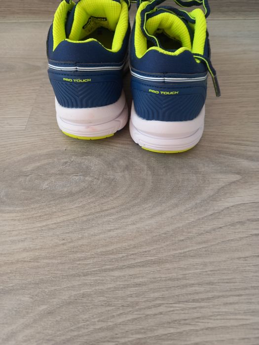 Adidași mărimea 28