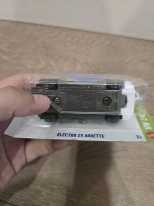 Машинка hot wheels treasure hunt electro silhouette