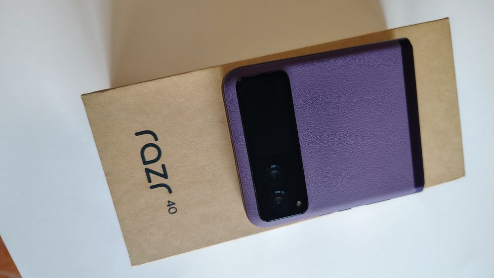 Моторола разр 40/  Motorola razr 40