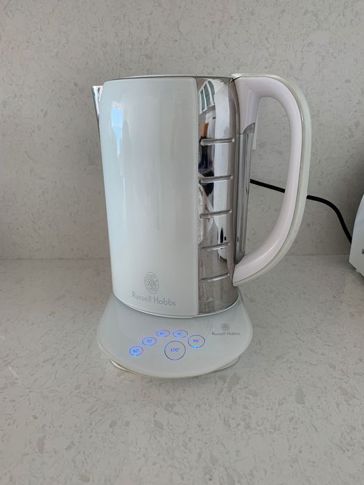 Електрическа кана Russell Hobbs с контролер за температура