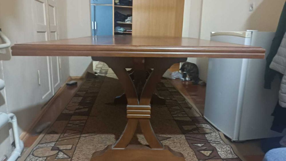 Большой стол на 20 человек