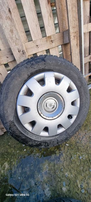 Roți cu doua cauciucuri in stare buna  de vânzare 195,65,15
