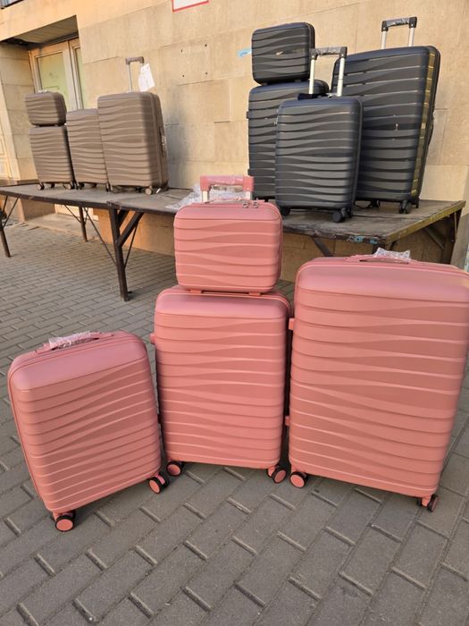 Чемодан набор 4 в 1