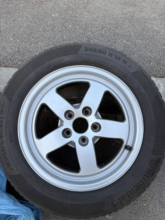 Vand 4 roti jante iarna 205/60/16 de audi skoda vw 5x112 Continental ca noi 7j et 35