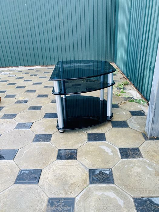 подскавка с телевизором